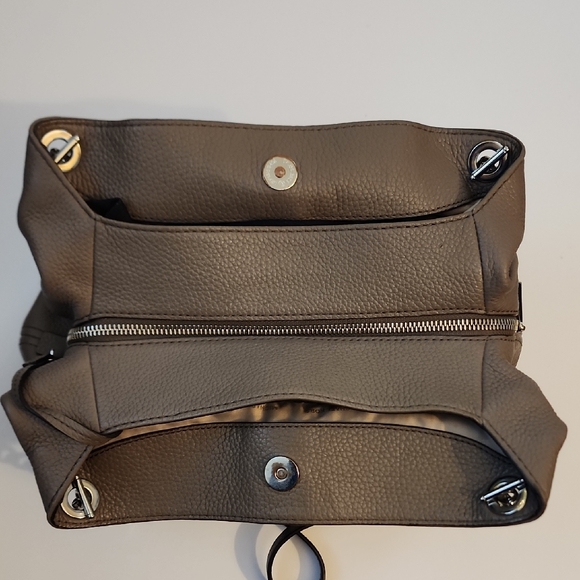 Michael Michael Kors Jet Set Chain Leather Tote. - Picture 11 of 16